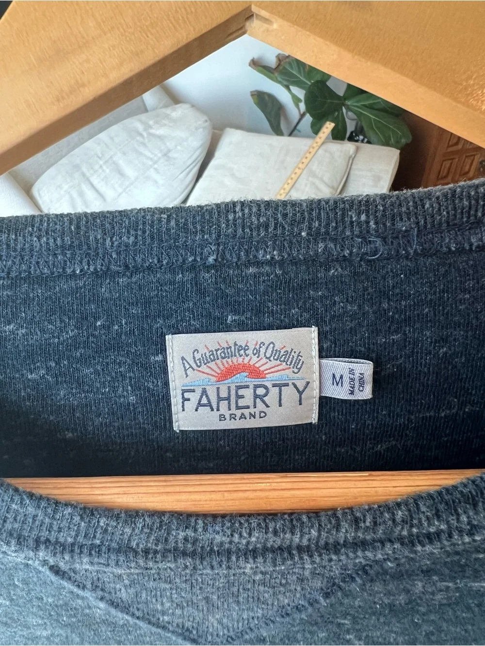 Faherty Men's Navy Heather Crewneck Sweater / M
